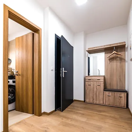 Mickiewiczova Free Parking By Veronika & Jano *