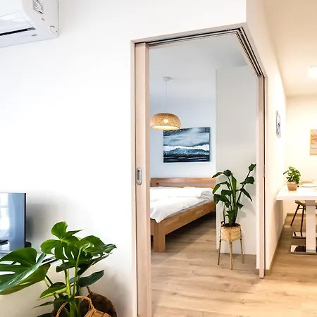 Mickiewiczova Free Parking By Veronika & Jano Bratislava